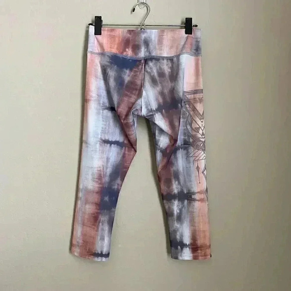 Onzie Flow Tribal Compass Tie Dye Yoga Capris - Picture 6 of 7